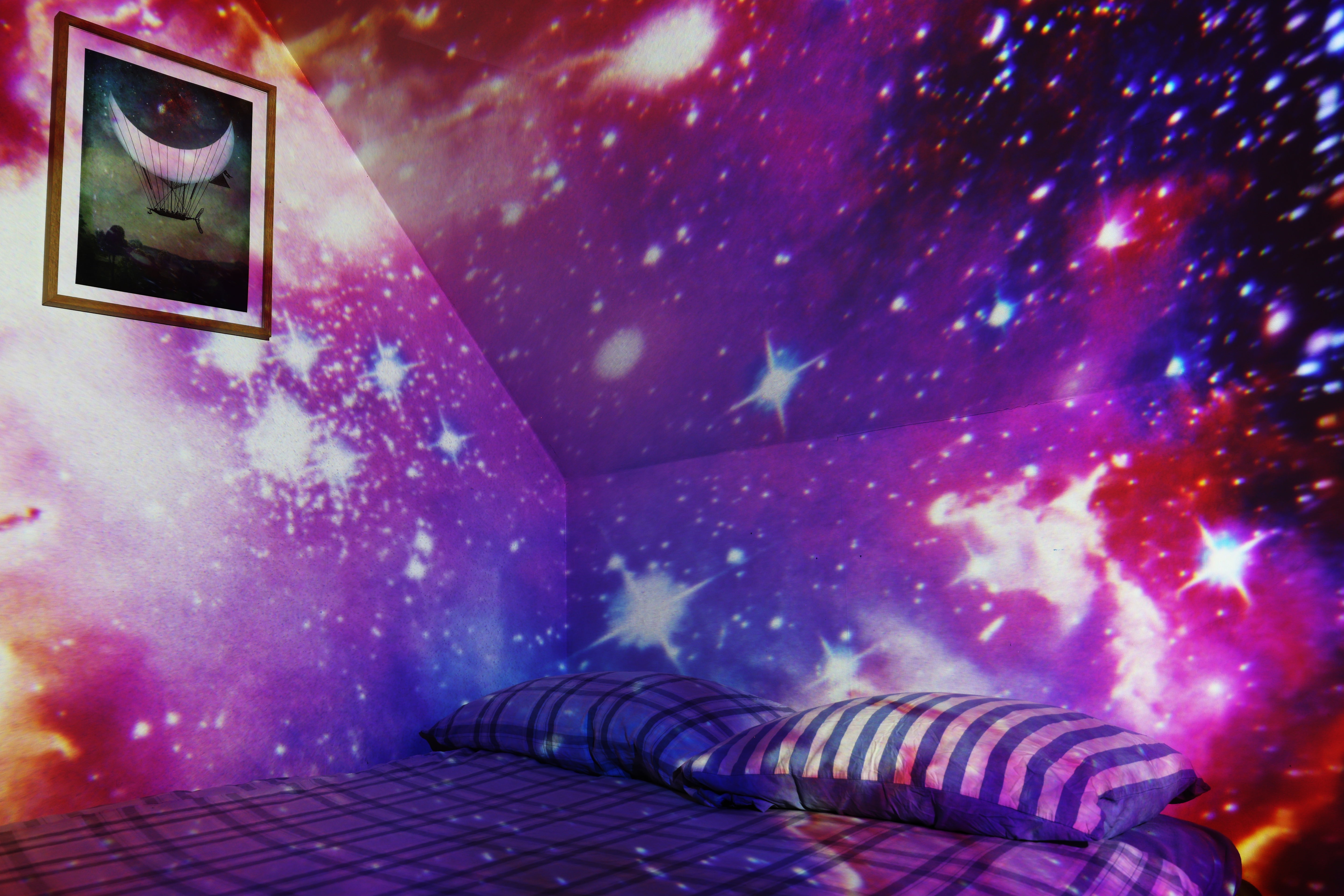 Galakseprosjektor (svart:utsolgt) hvit/svart fortsatt på lager