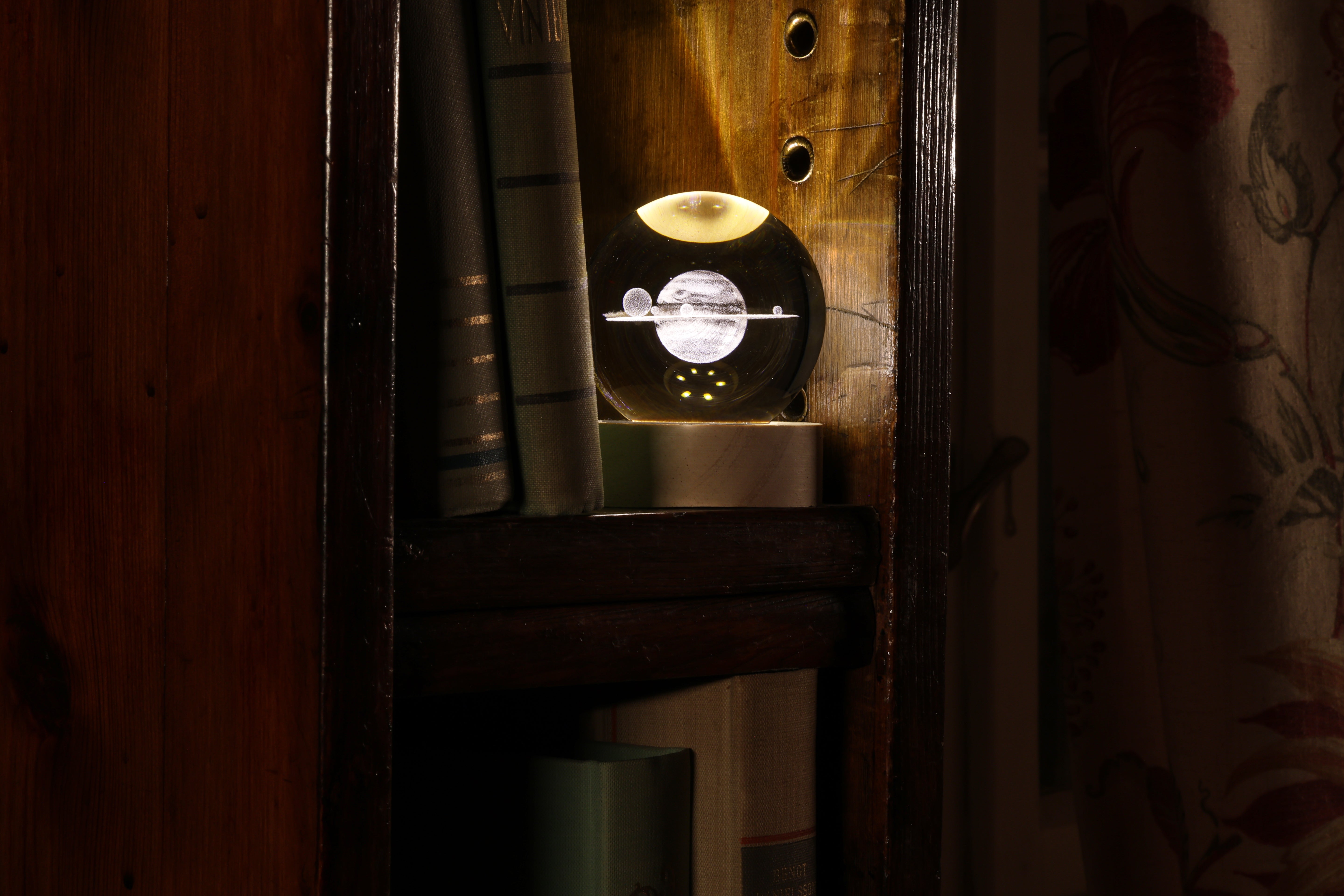 Nattbordslampe (Saturn)