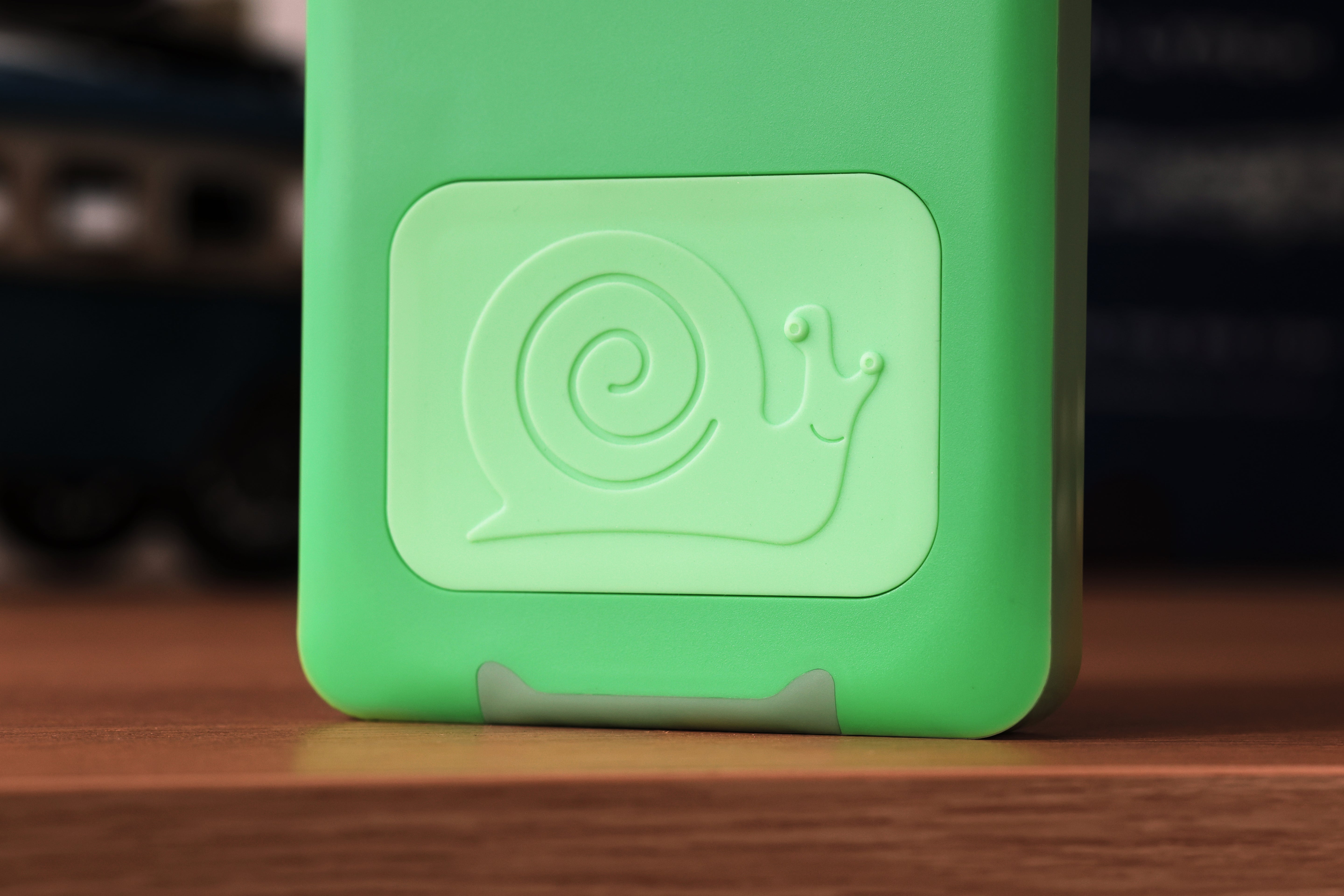 Låseboks til mobil – grønn med snegle