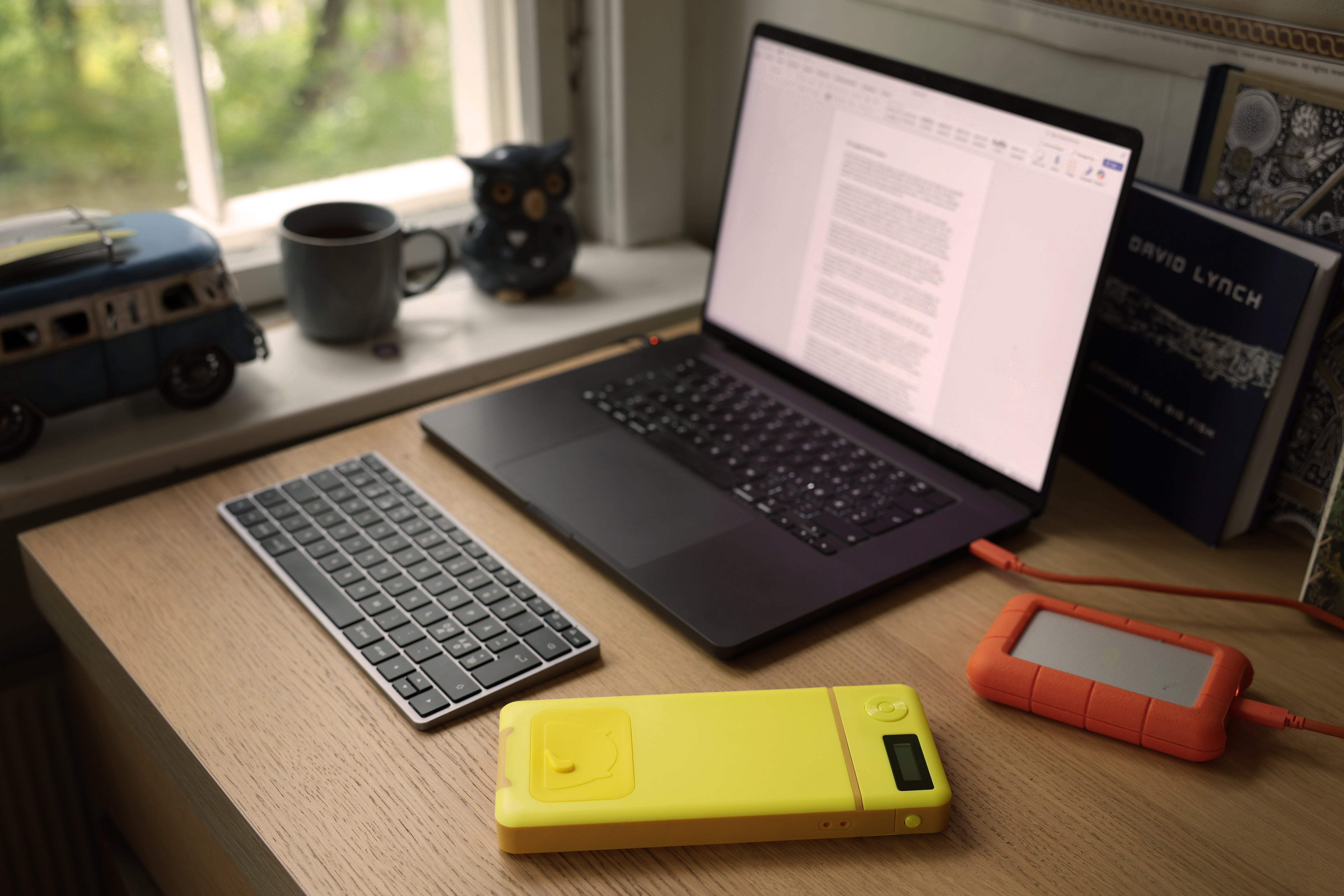 Låseboks til mobil – gul med katt