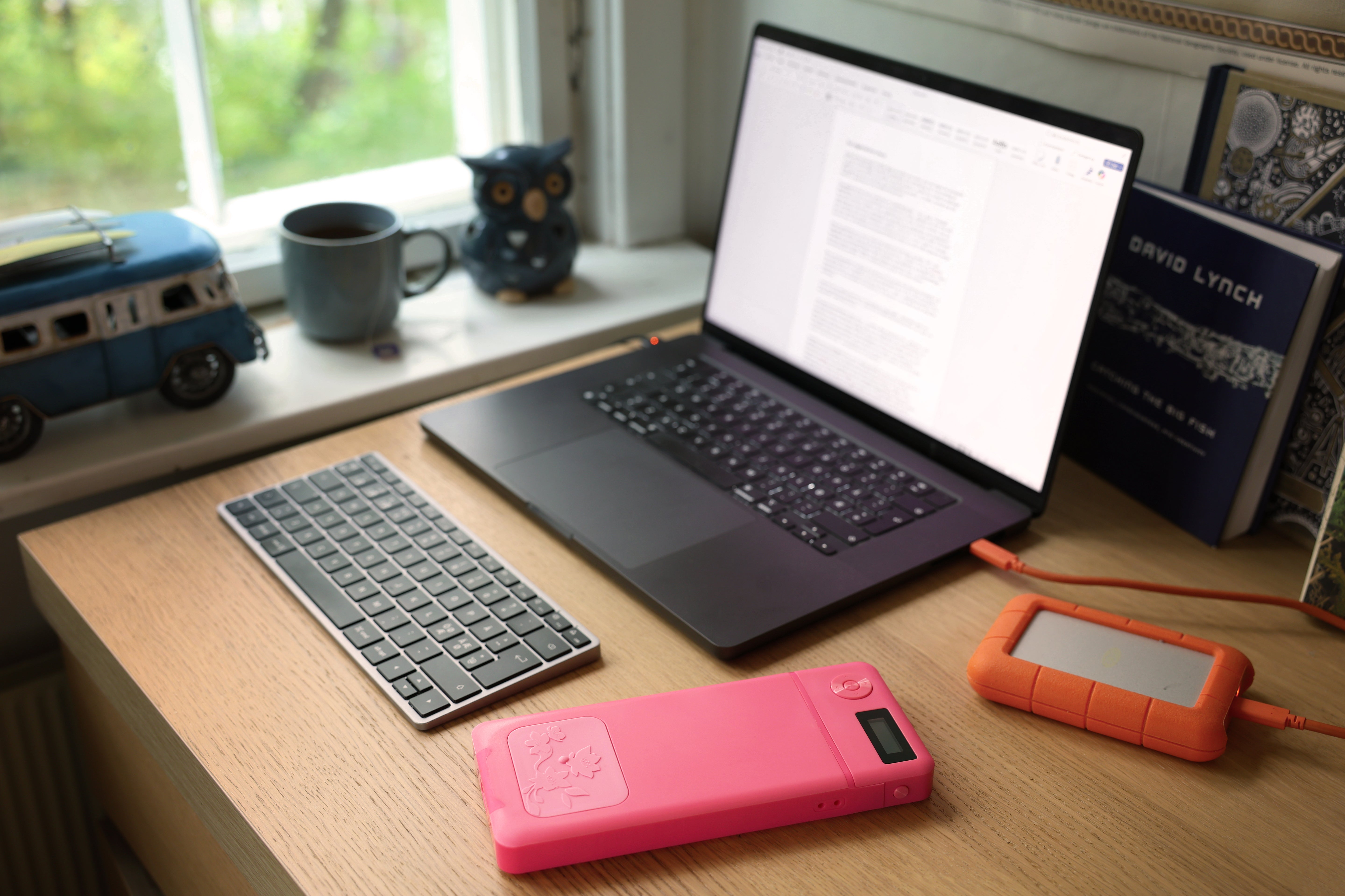 Låseboks til mobil – rosa med blomster